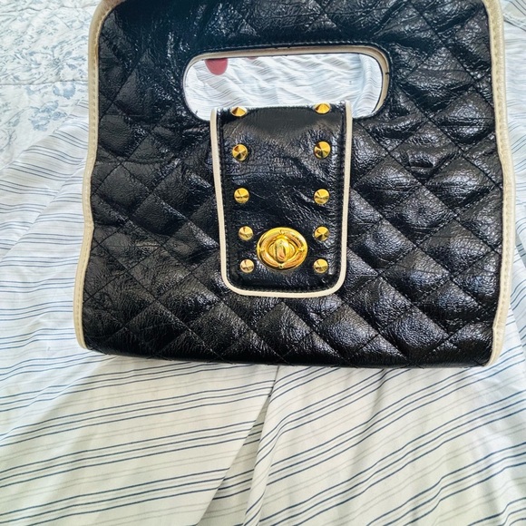 Elegant Black Quilted Handbag - Picture 7 of 7